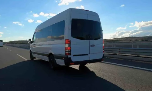 Mini bus 9 places loué à Leclerc