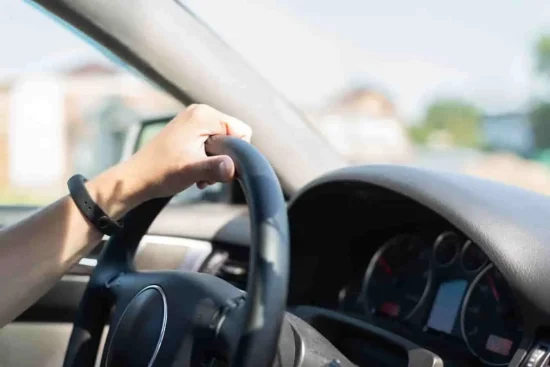 Comment débloquer le volant de votre voiture facilement