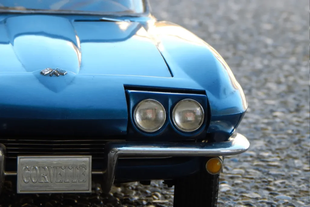 Une corvette bleue