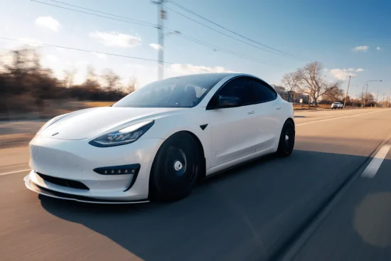 Performance époustouflante de la Tesla Model 3 avec pup AWD