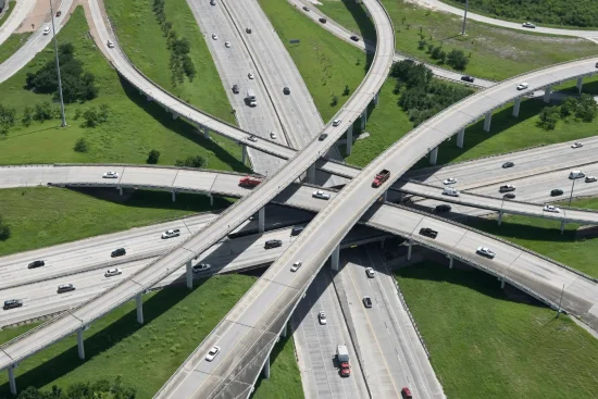 Limitation de vitesse à 100 km/h sur autoroute en 2026 : poisson d&rsquo;avril ou réalité ?