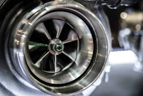 Turbo qui siffle : identifier les causes et agir rapidement