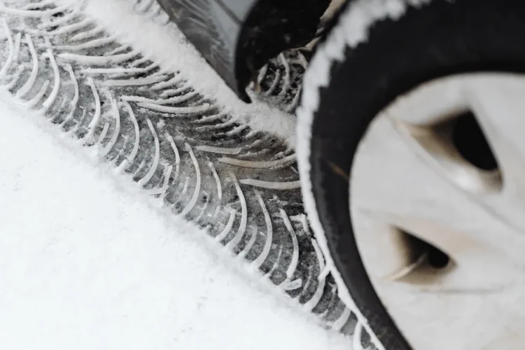 Roue de voiture en hiver