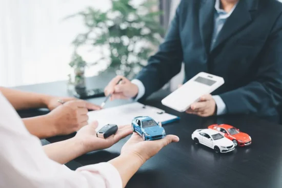 Crédit ballon auto : avantages, inconvénients et fonctionnement du prêt