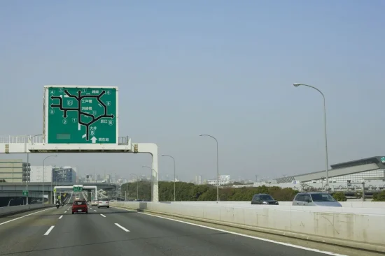 Signalisation temporaire sur autoroute : règles de circulation et sécurité