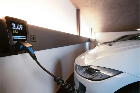 Installation d&rsquo;une borne IRVE à domicile : coût et aides disponibles