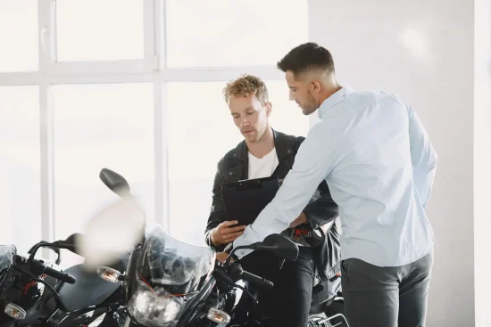 Franchise assurance moto en cas de vol : fonctionnement, calcul et montant