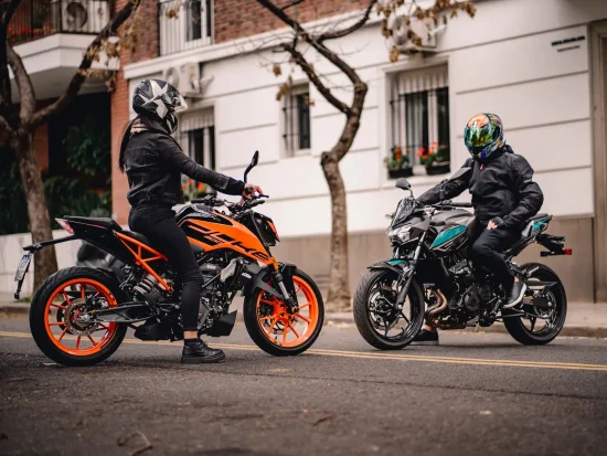 Plus grosse cylindrée moto disponible : classement et modèles les plus puissants
