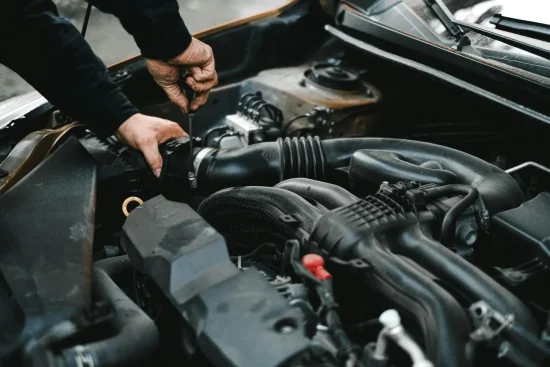Vibrations à l&rsquo;arrêt moteur tournant : causes et diagnostics des secousses au ralenti
